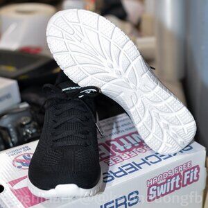 Skechers Women's Virtue Swift Fit Hands Free Shoe